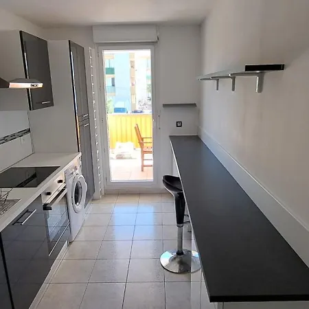 Spacious With Furnished Terrace Lägenhet Hyères